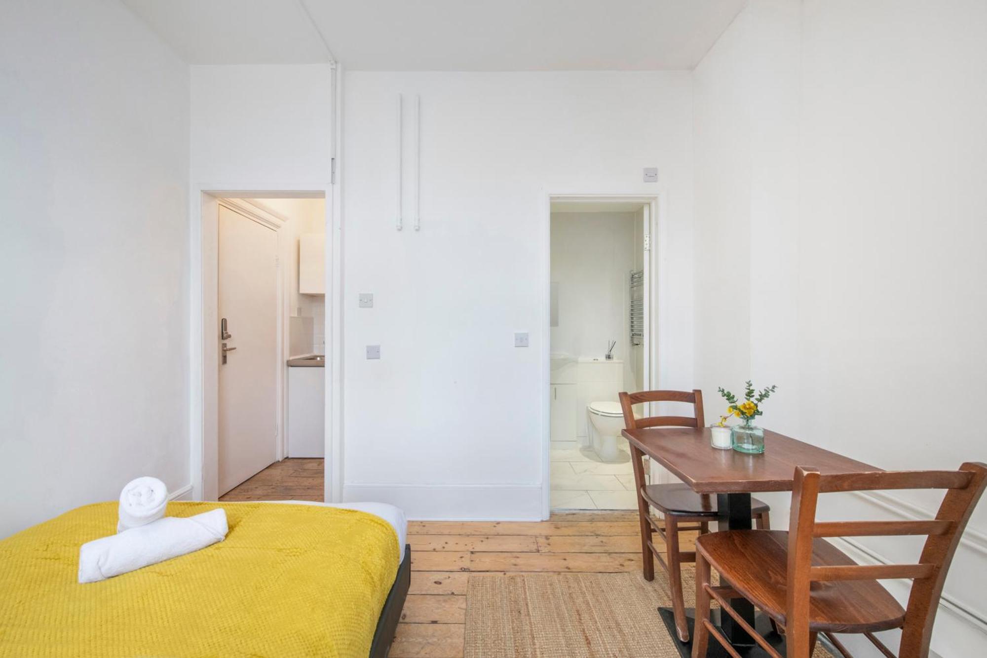 Modern Cosy Serviced 5 Min To Angel Station, 02 Academy Islington, Kings Cross Station, Free Wifi, Tea, Coffee * Londen